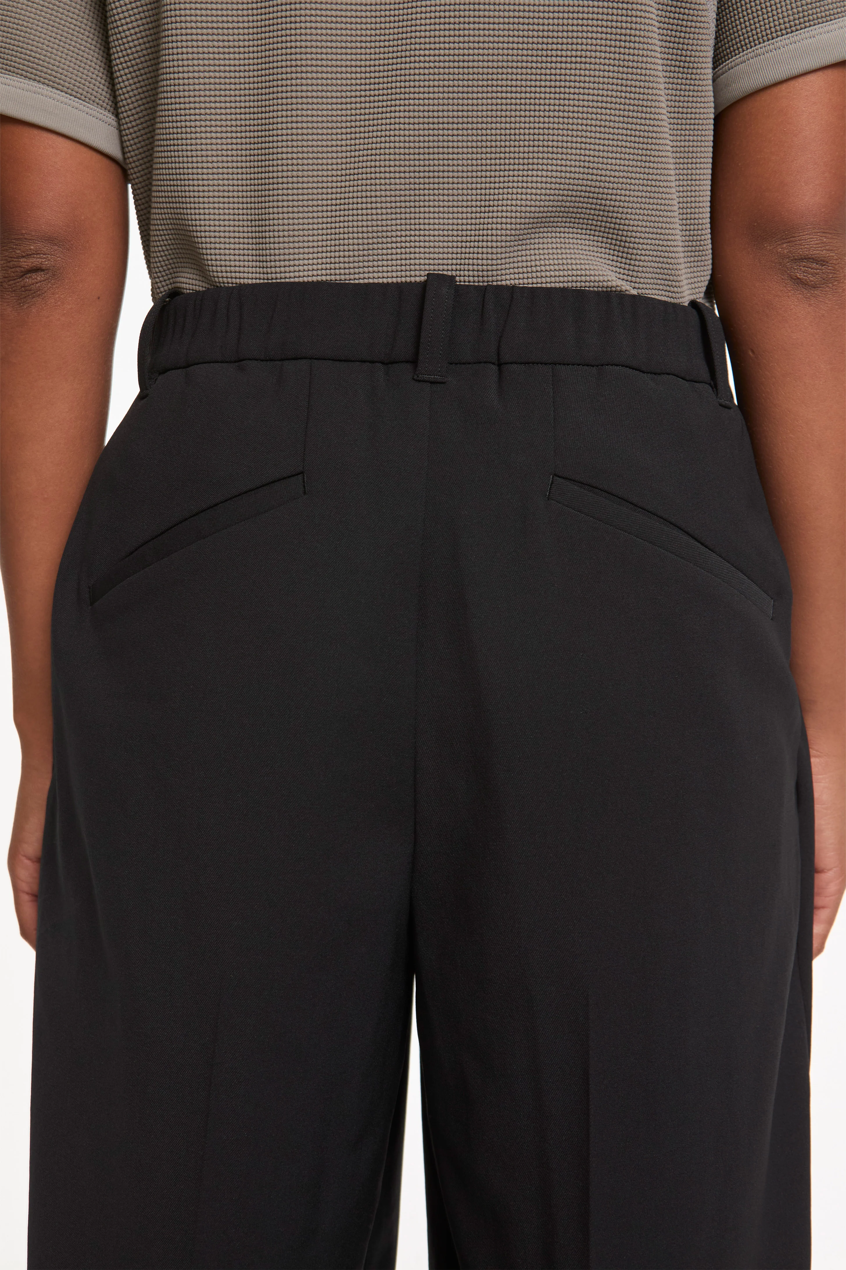 W's 2-Tuck Straight Pants Black - Image 4