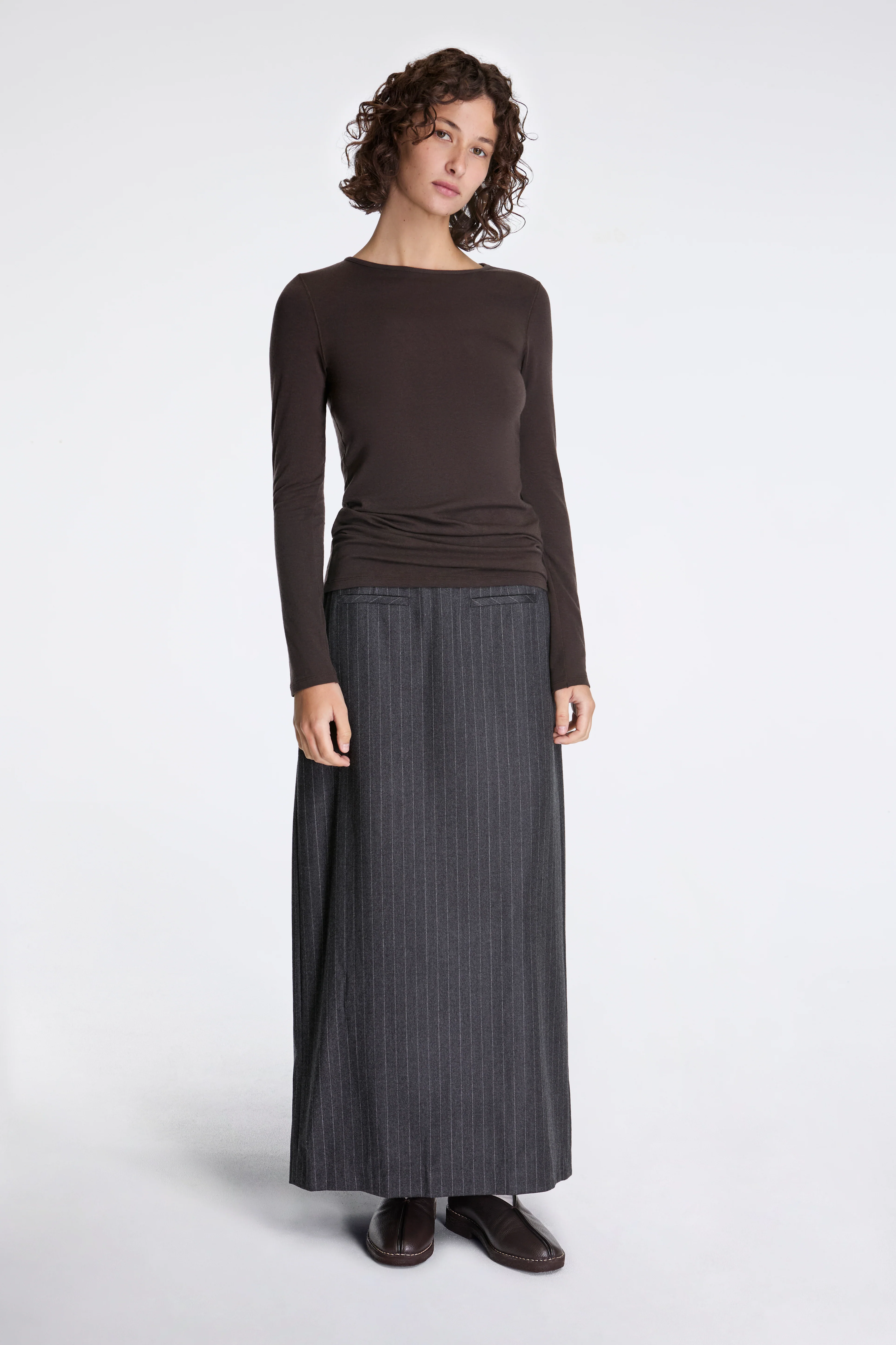 Round T-Shirt Brown - Image 3