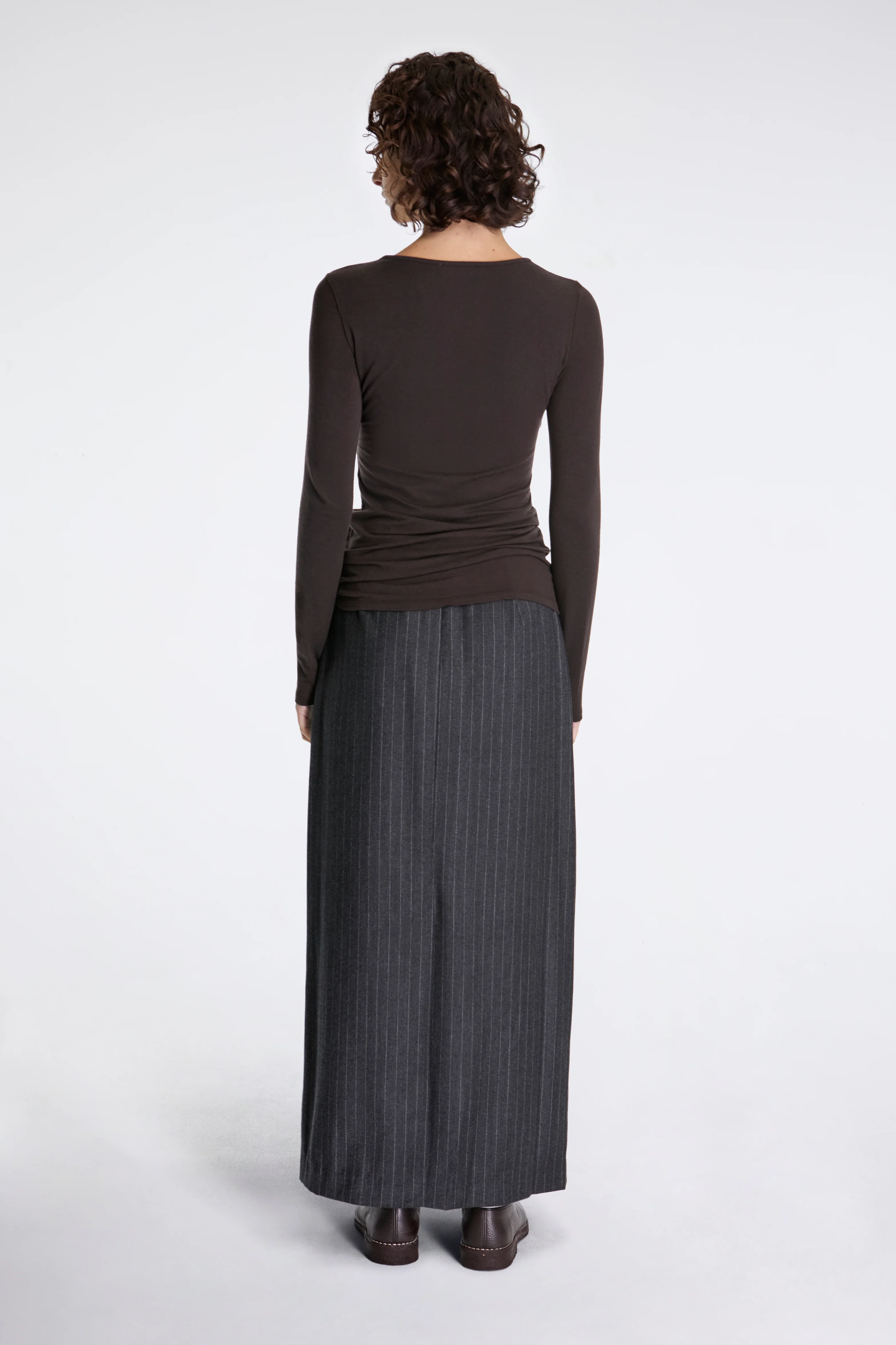 Round T-Shirt Brown - Image 4
