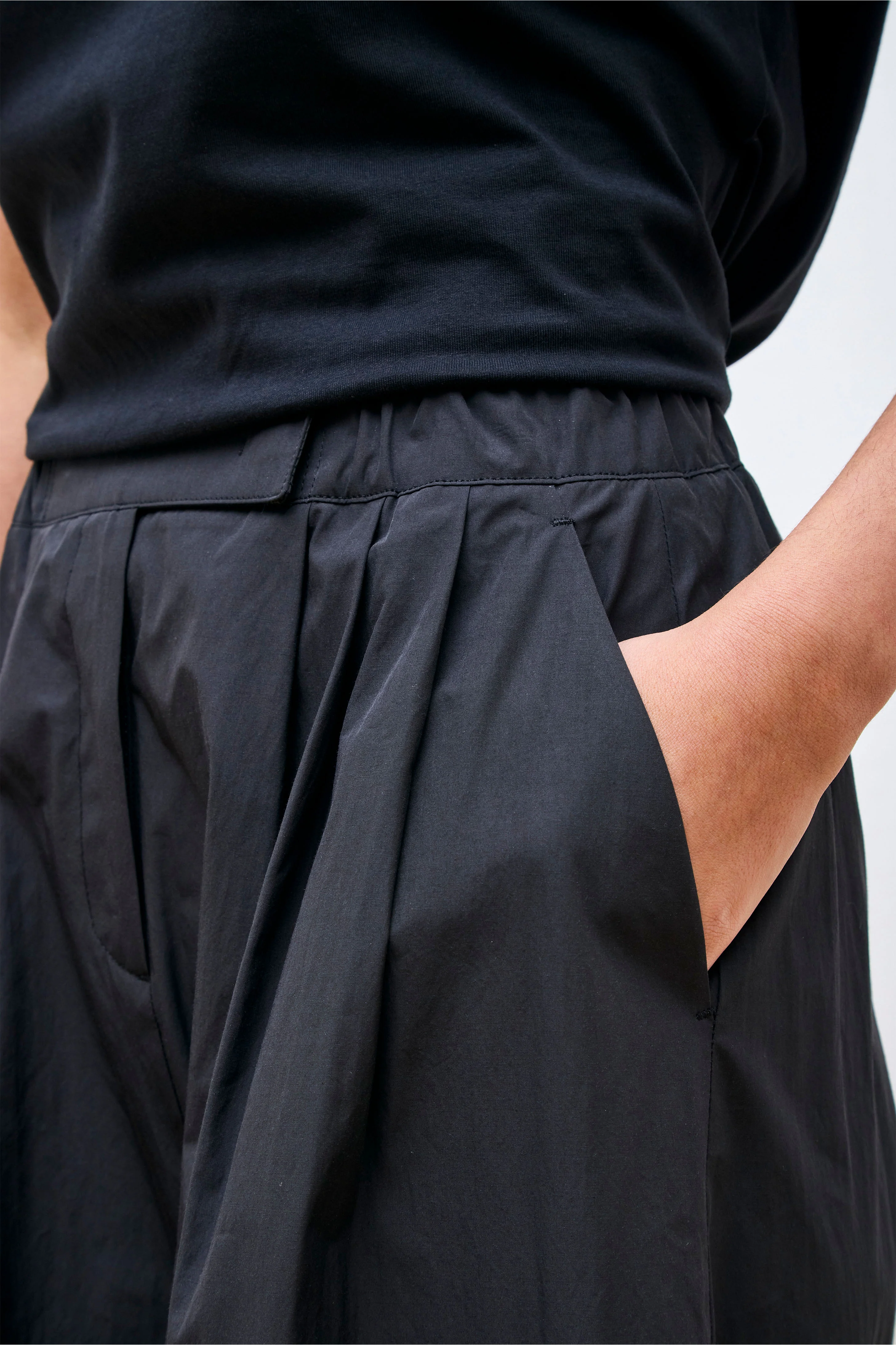 Three Tuck Banding Pants Black - Image 3