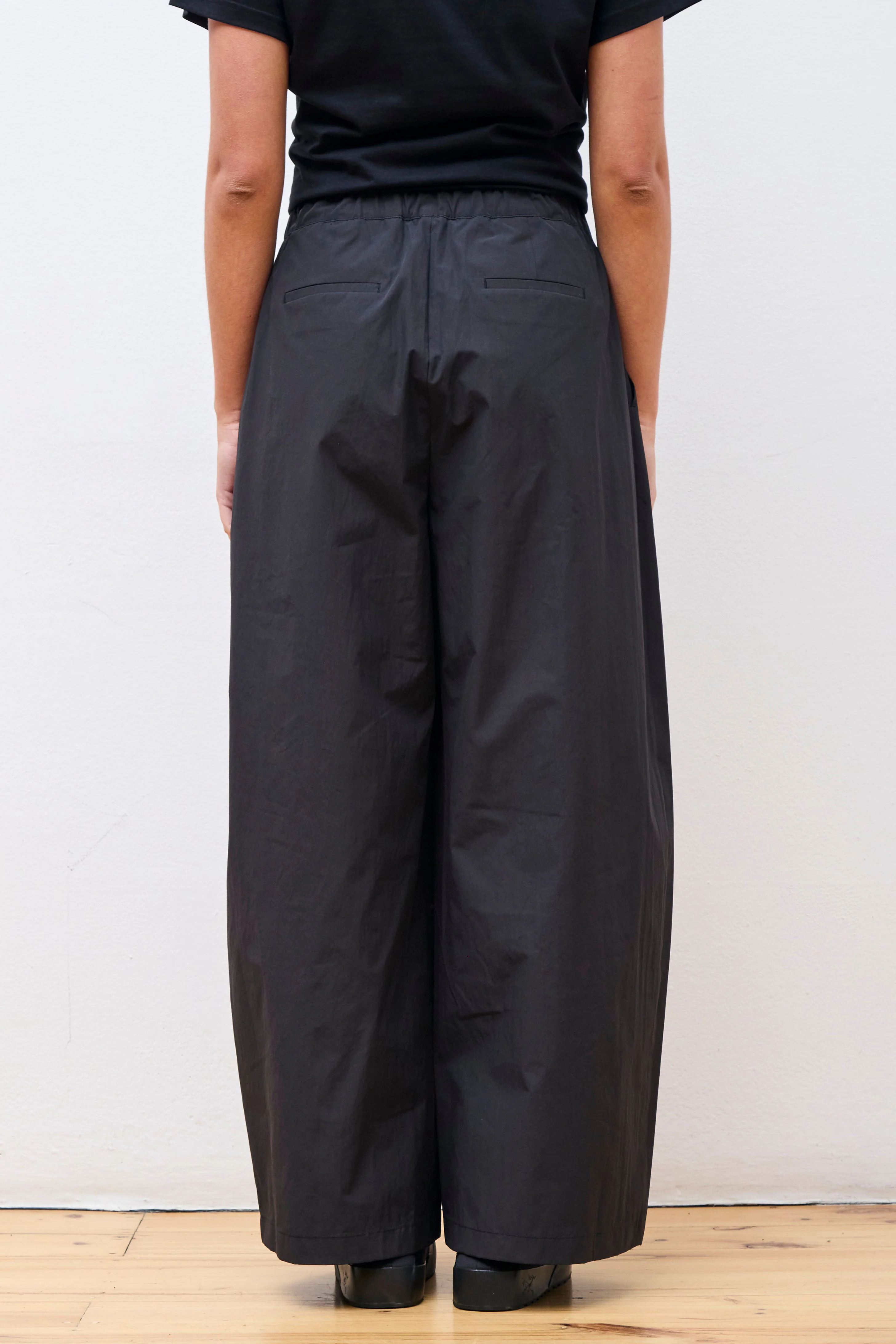 Three Tuck Banding Pants Black - Image 4