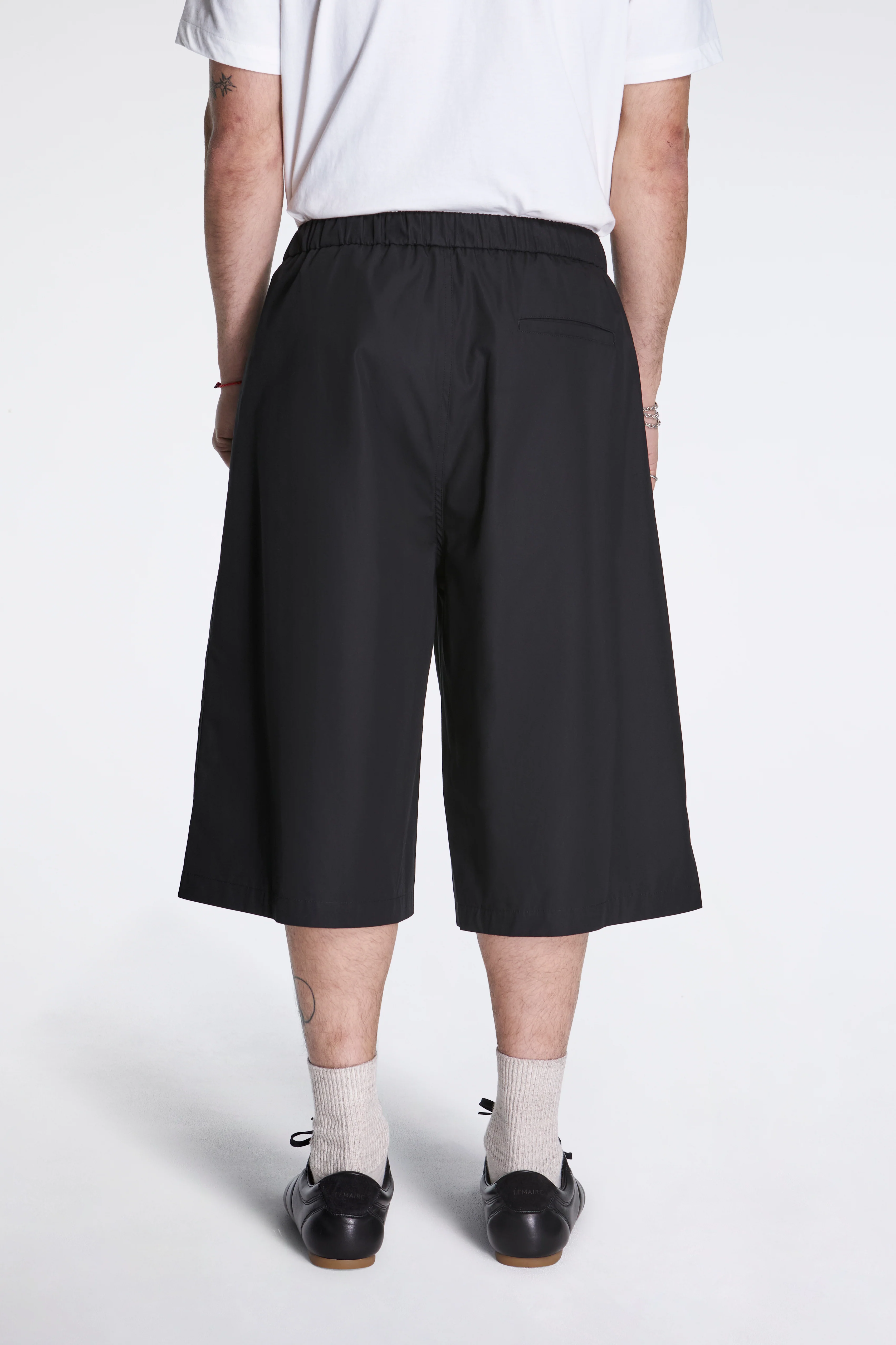 Two Tuck Wide Shorts Black - Image 3