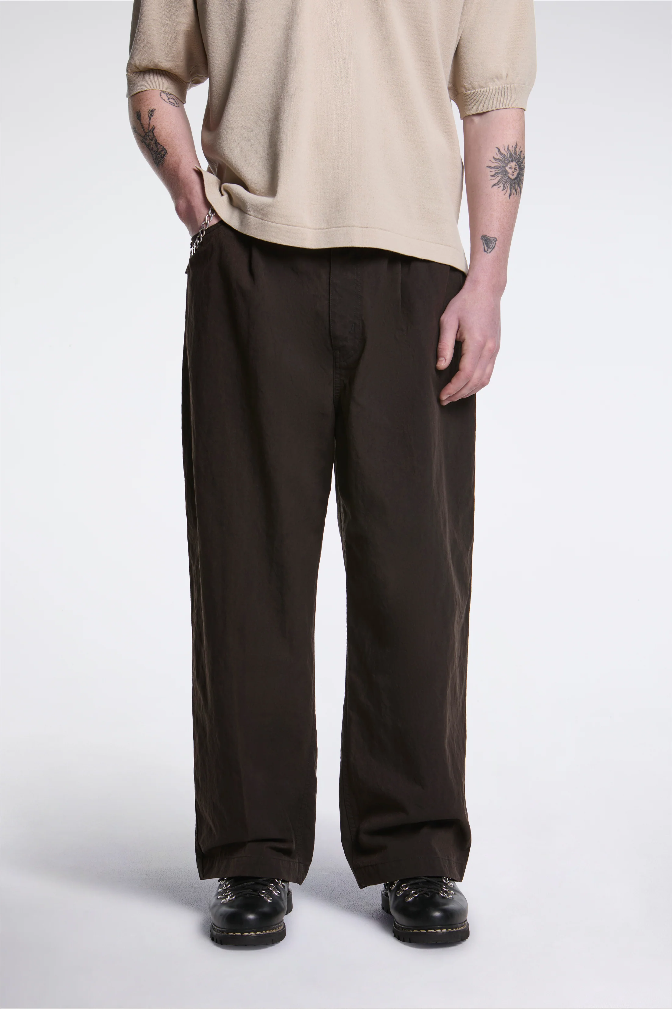Dual Pleated Trousers Brown - Image 2