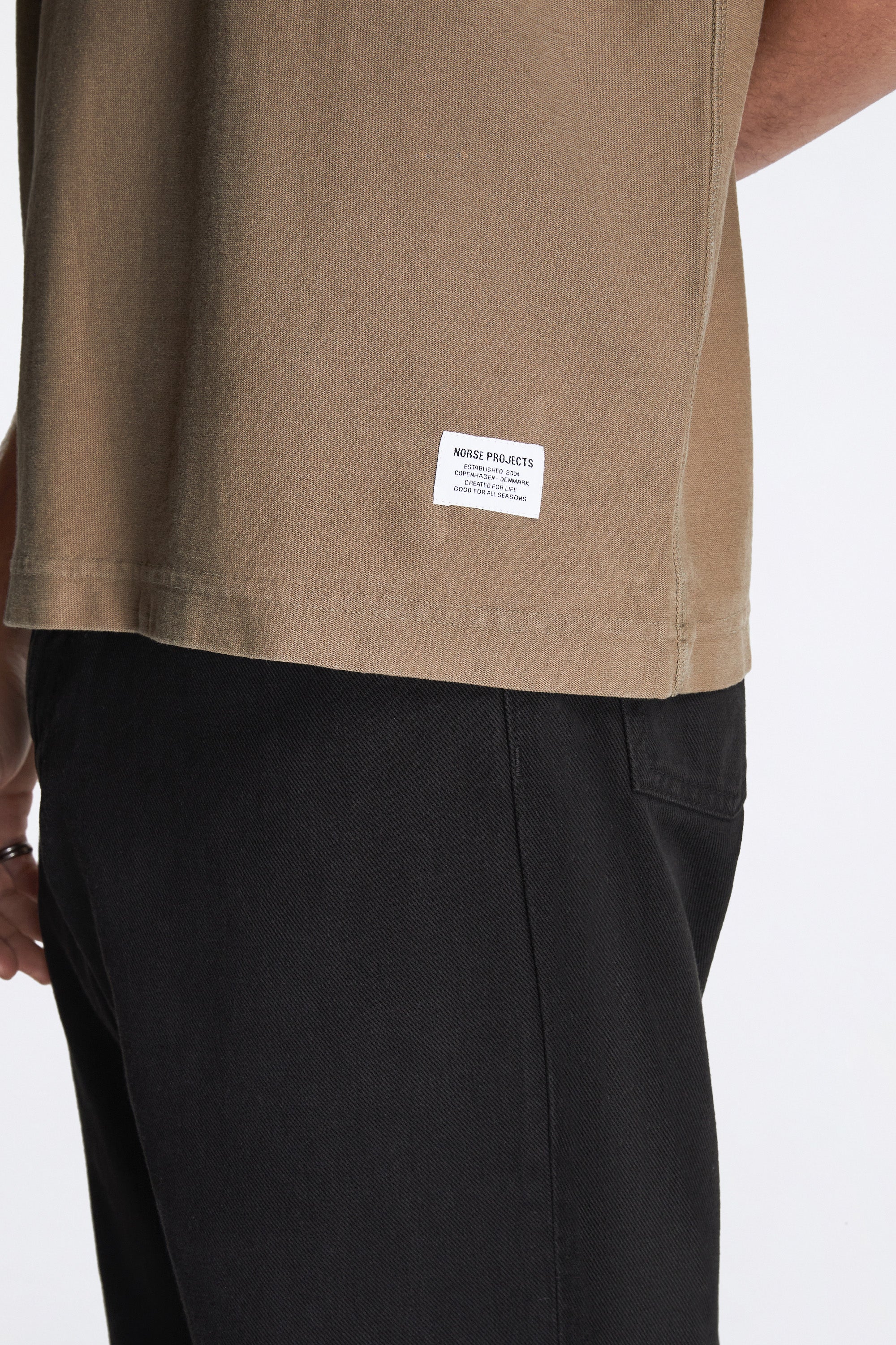 Elmelunde Organic Dry Cotton GMD T-shirt Walnut - Image 3