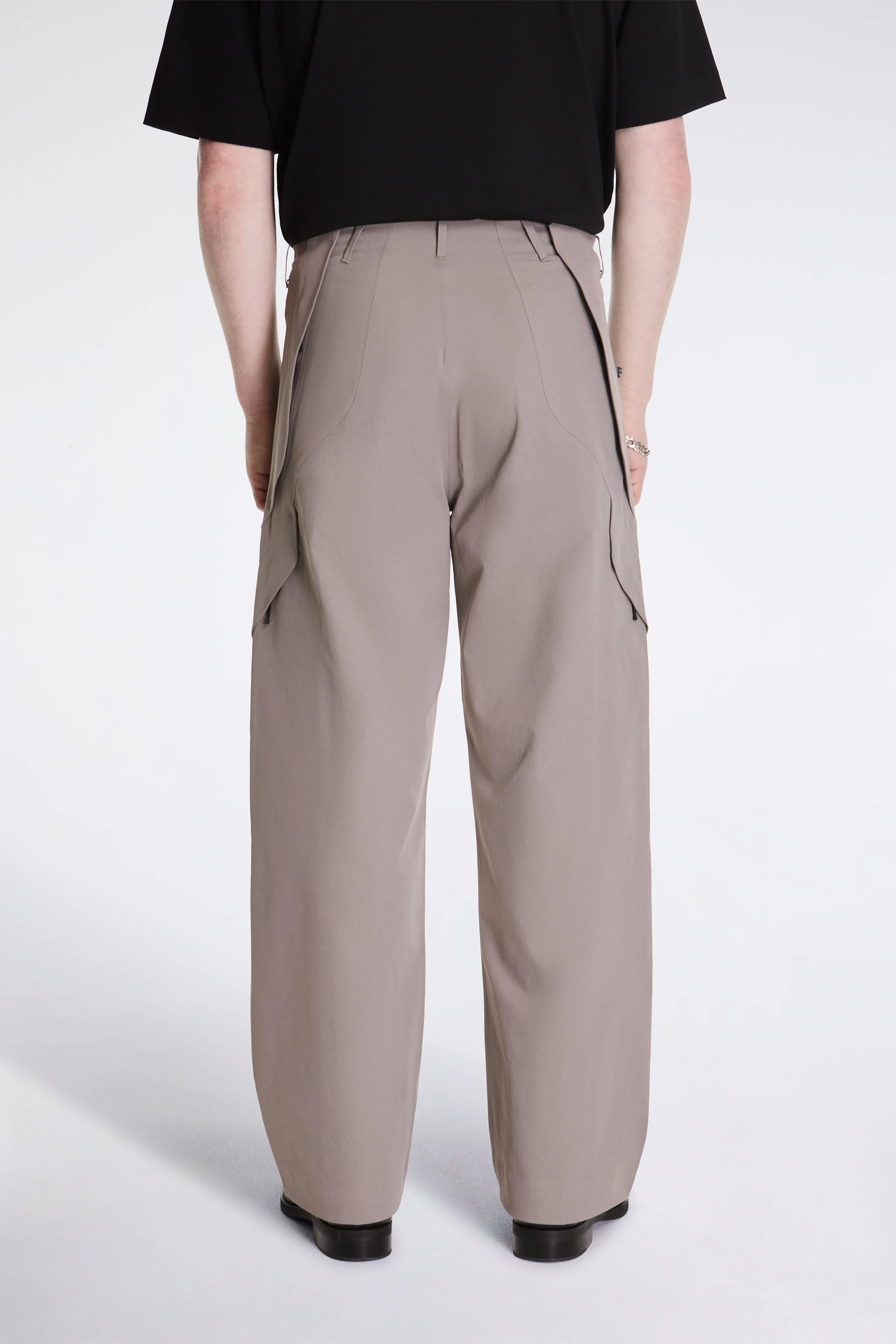 Goldwin _J.L-A.L_ Cargo Pants Driftwood - Image 3