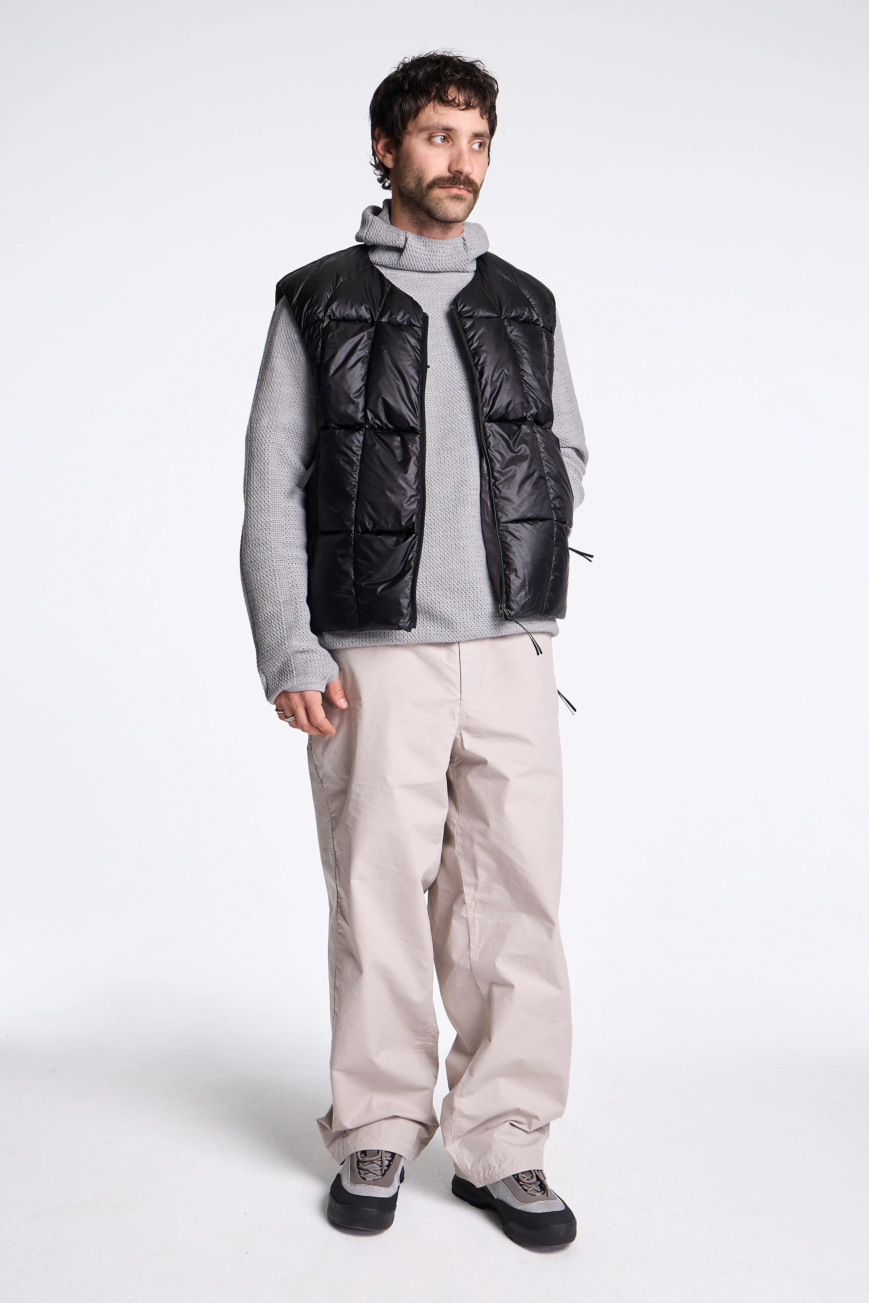Three-Dimensional Down Light Vest Biotite - Image 5