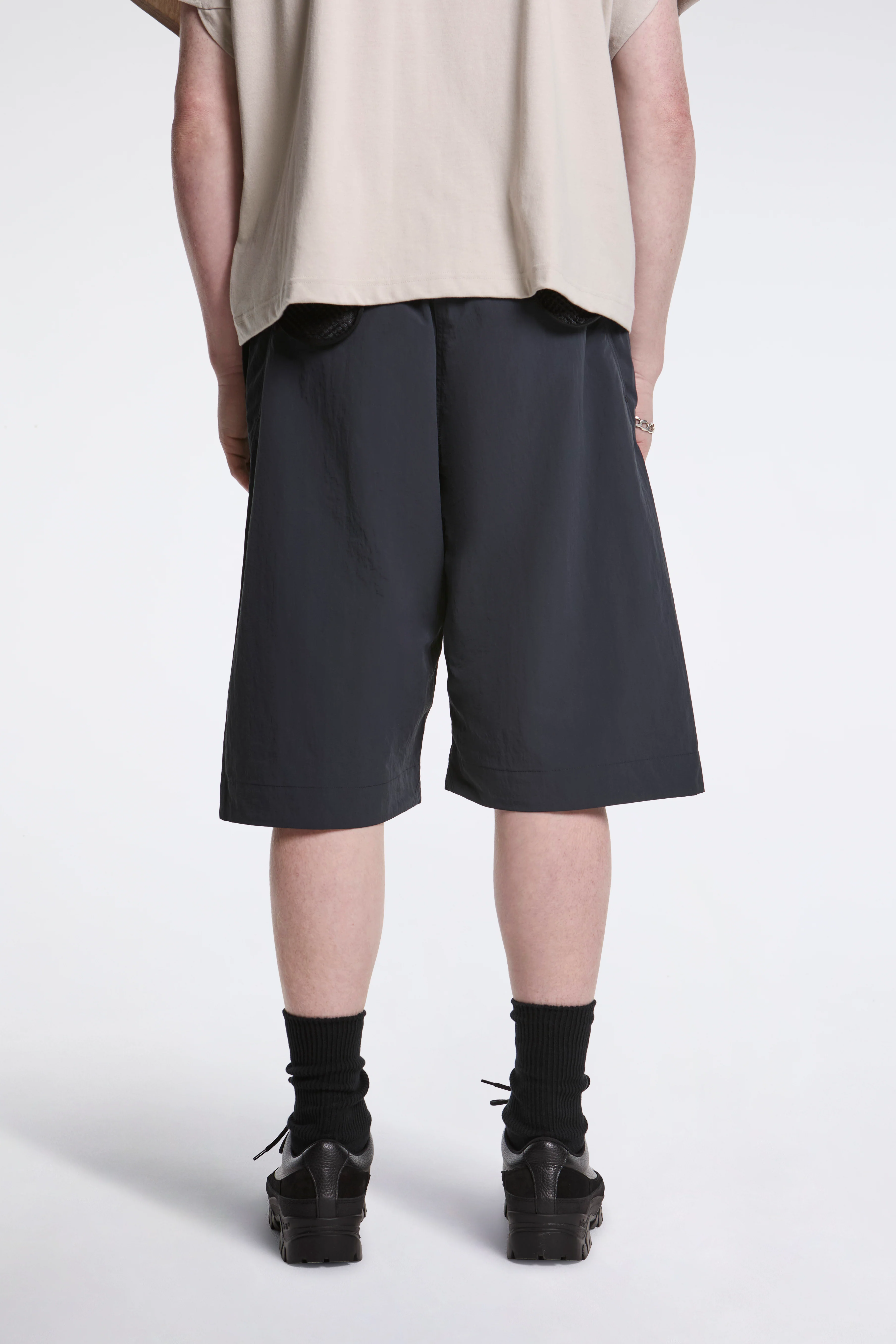 Helicoid Pocket Shorts Ink Black - Image 2