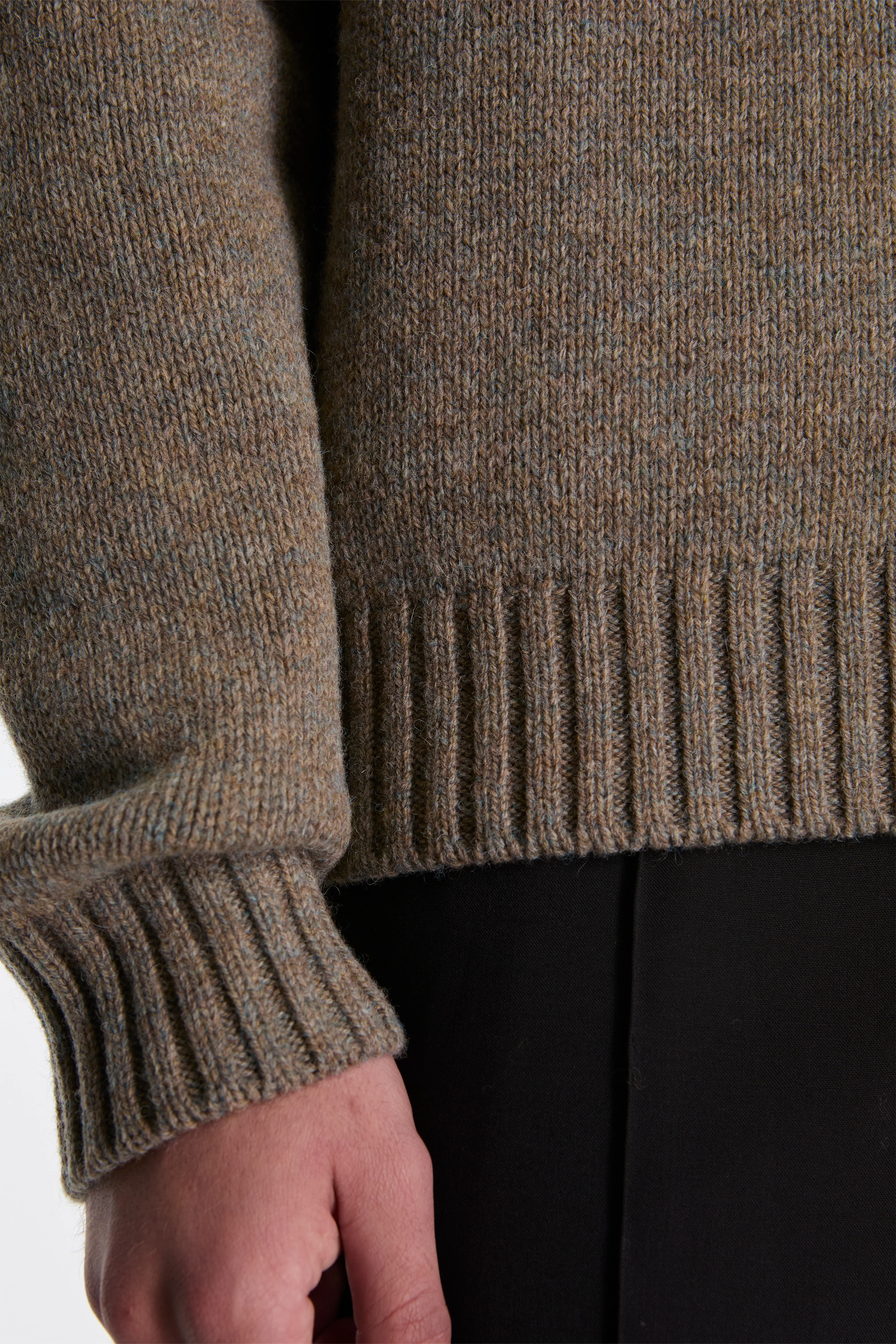 Truffle Round Neck Collar Knit With Logo - Image 5