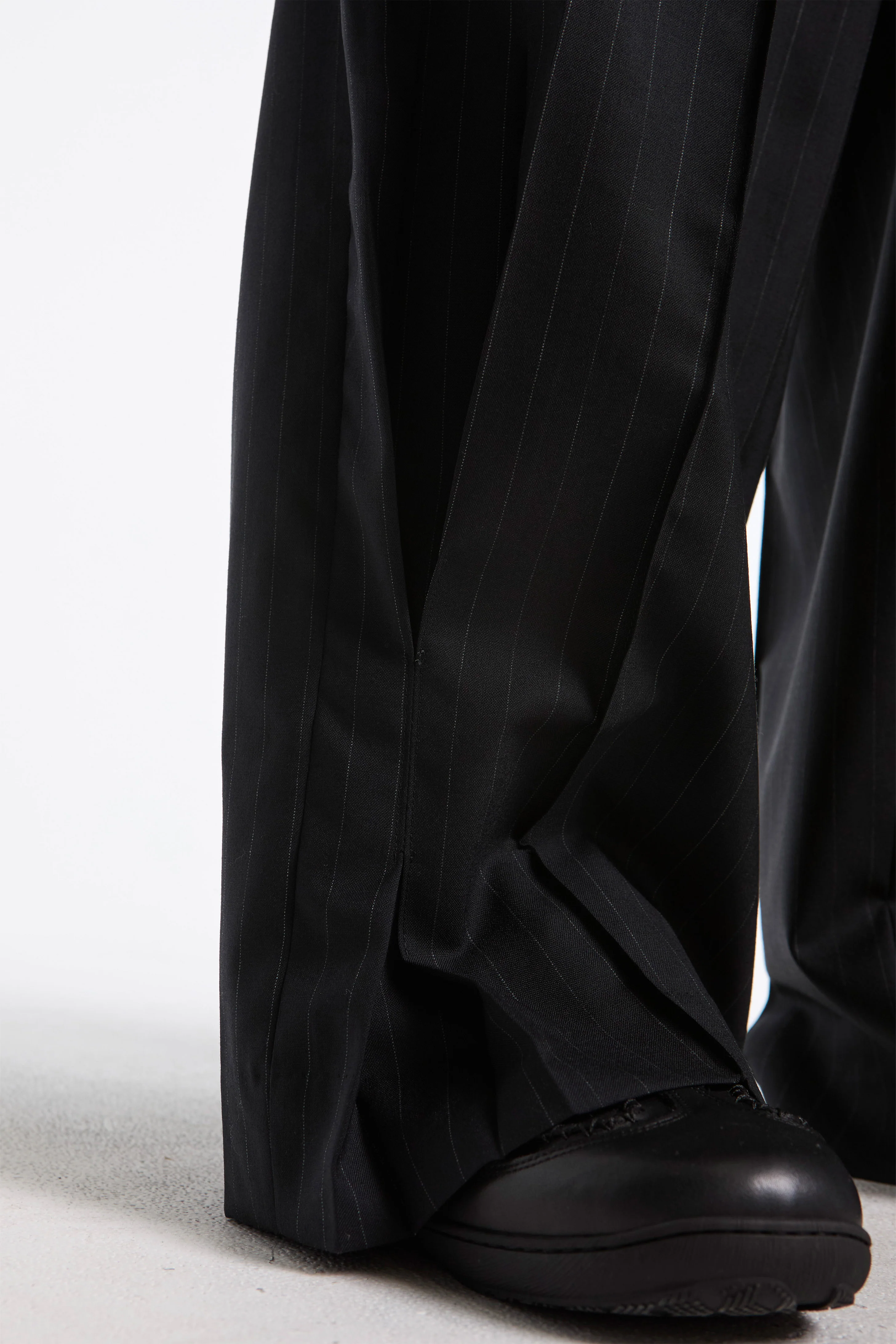 Pleated Stripe Summer Wool Pants Black - Image 7