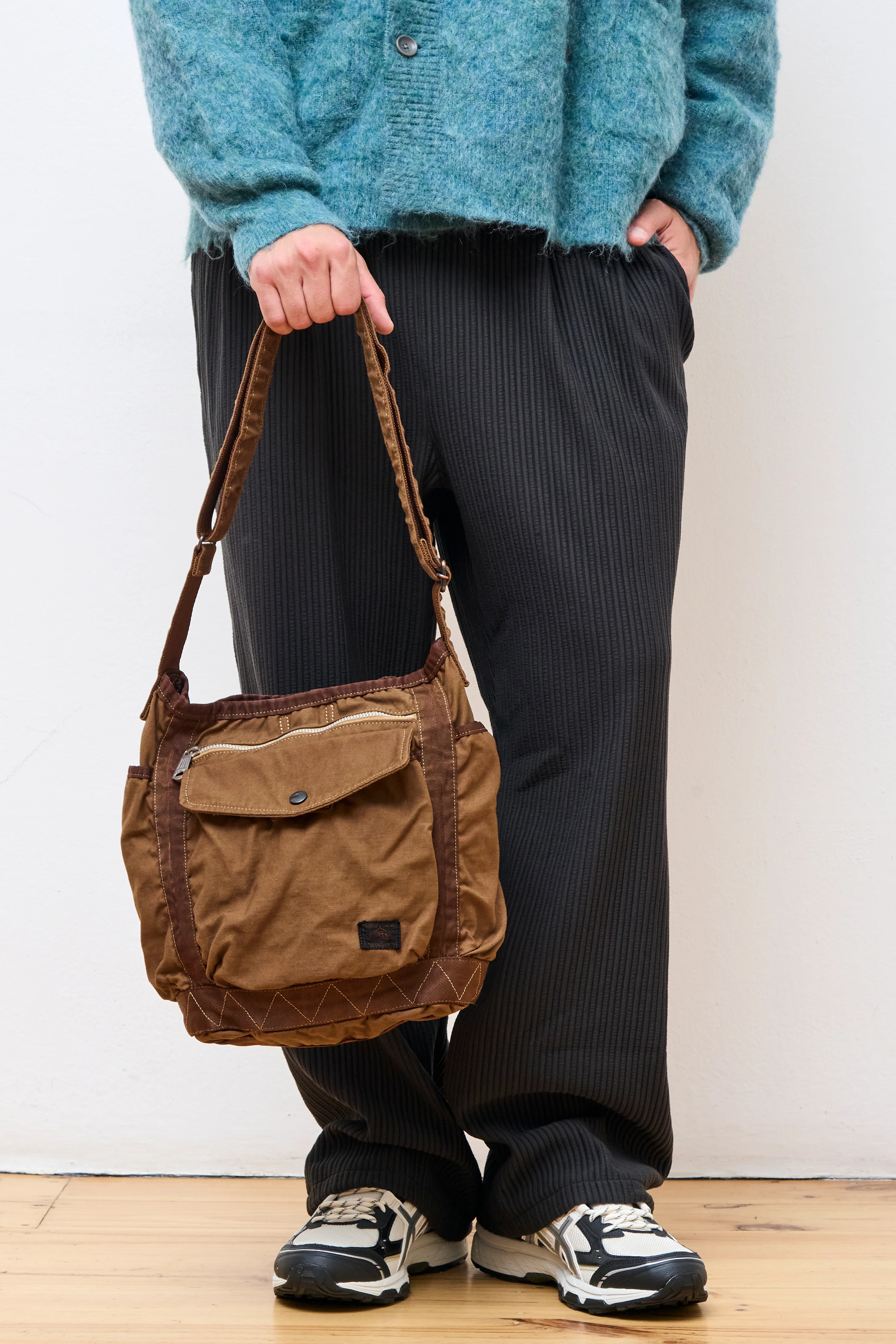 Crag Shoulder Bag (S) Coyote - Image 5