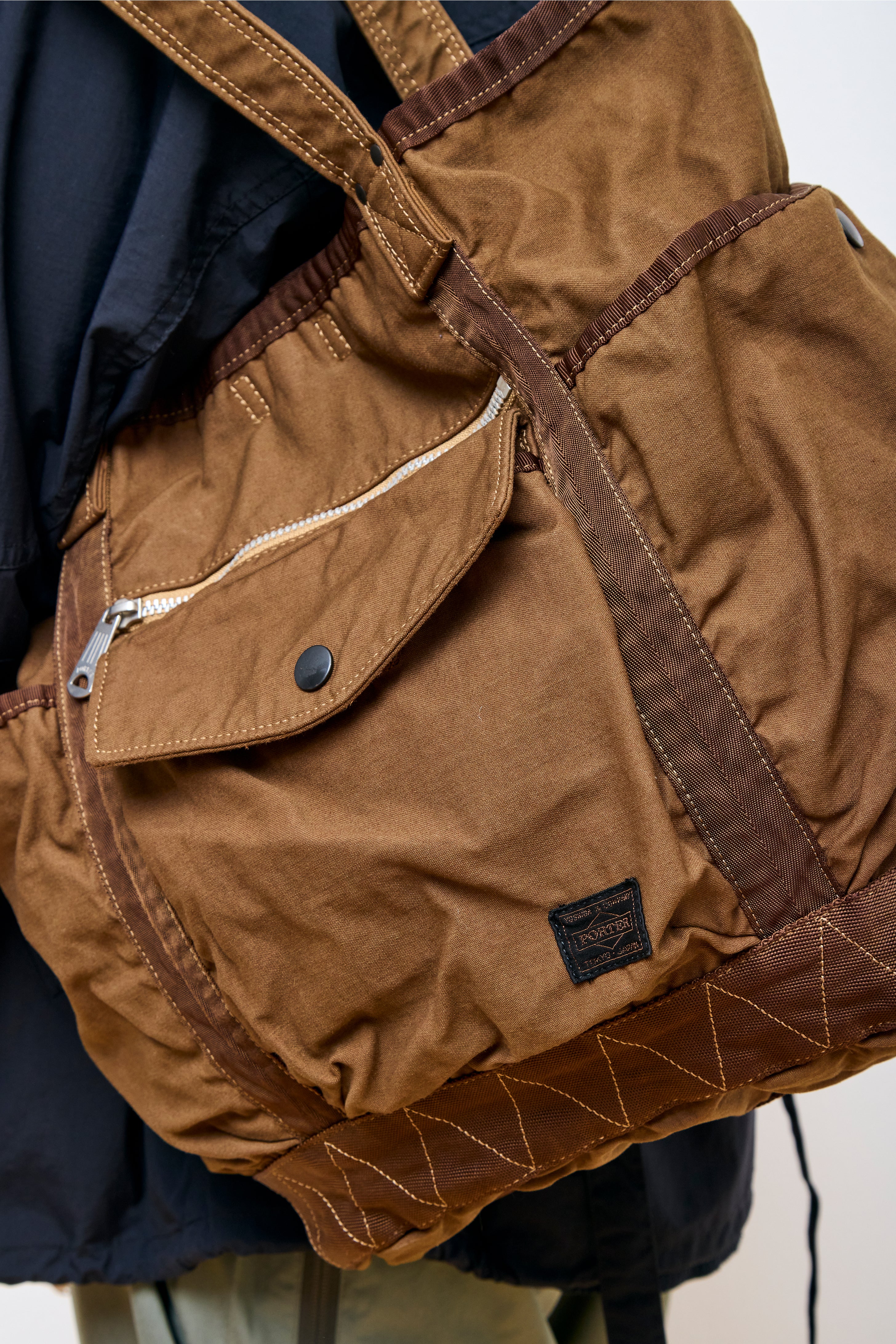 Crag Tote Bag Coyote - Image 4