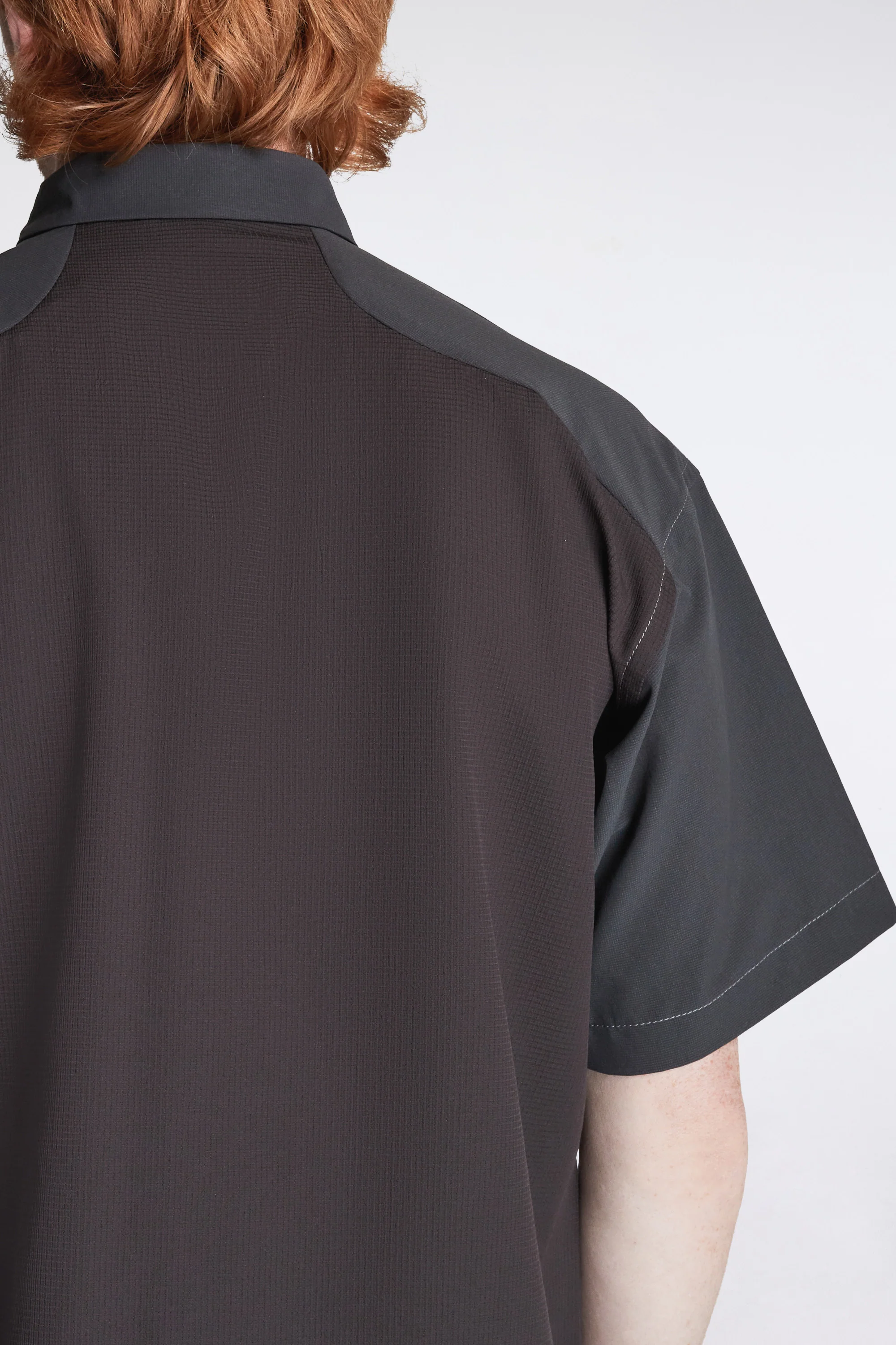 Roa × And Wander Breathable Shirt Charcoal - Image 5
