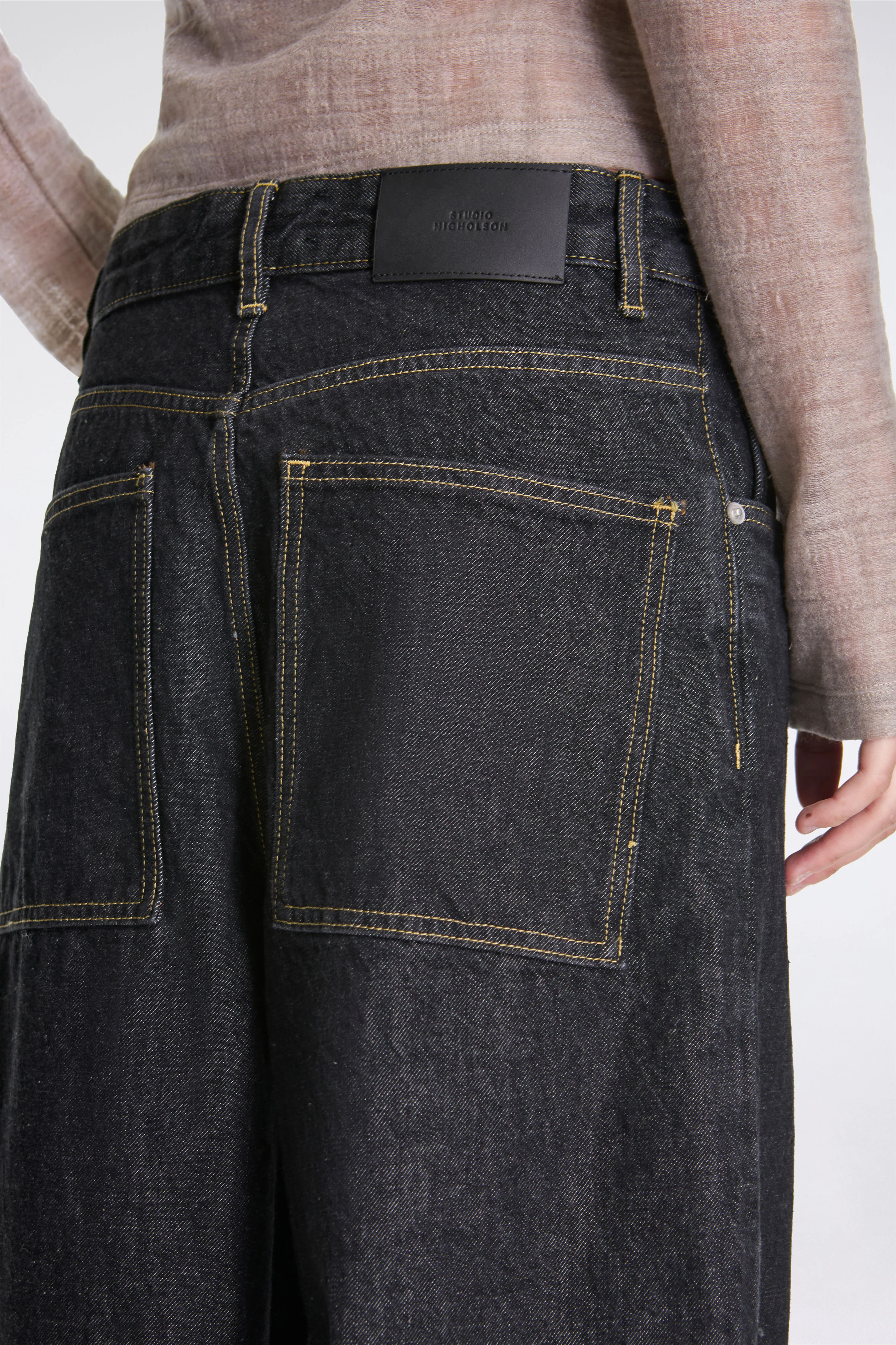Nieve Curved Leg Pant Black - Image 3