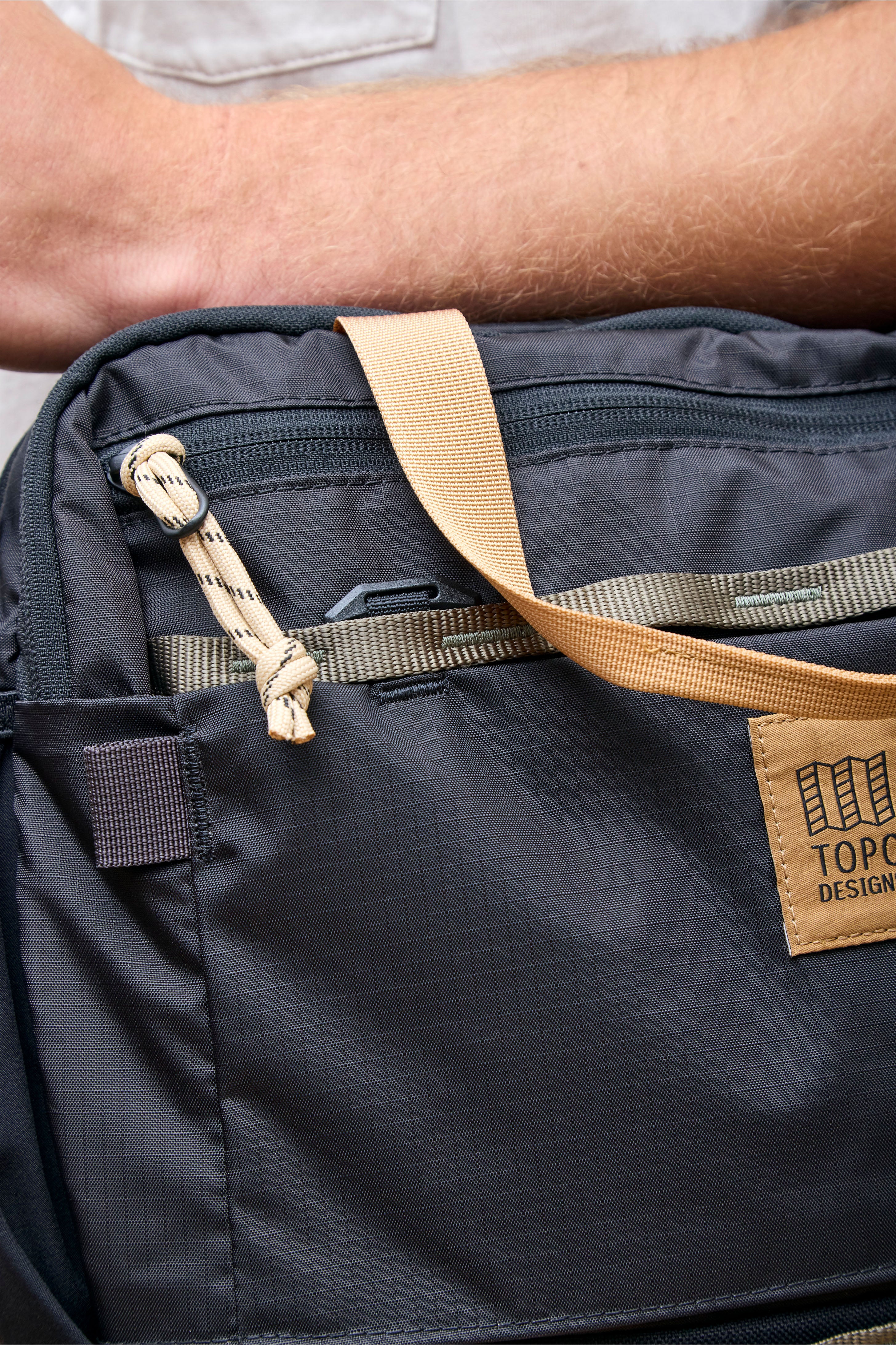 Mountain Cross Bag Black/Neutral - Image 7