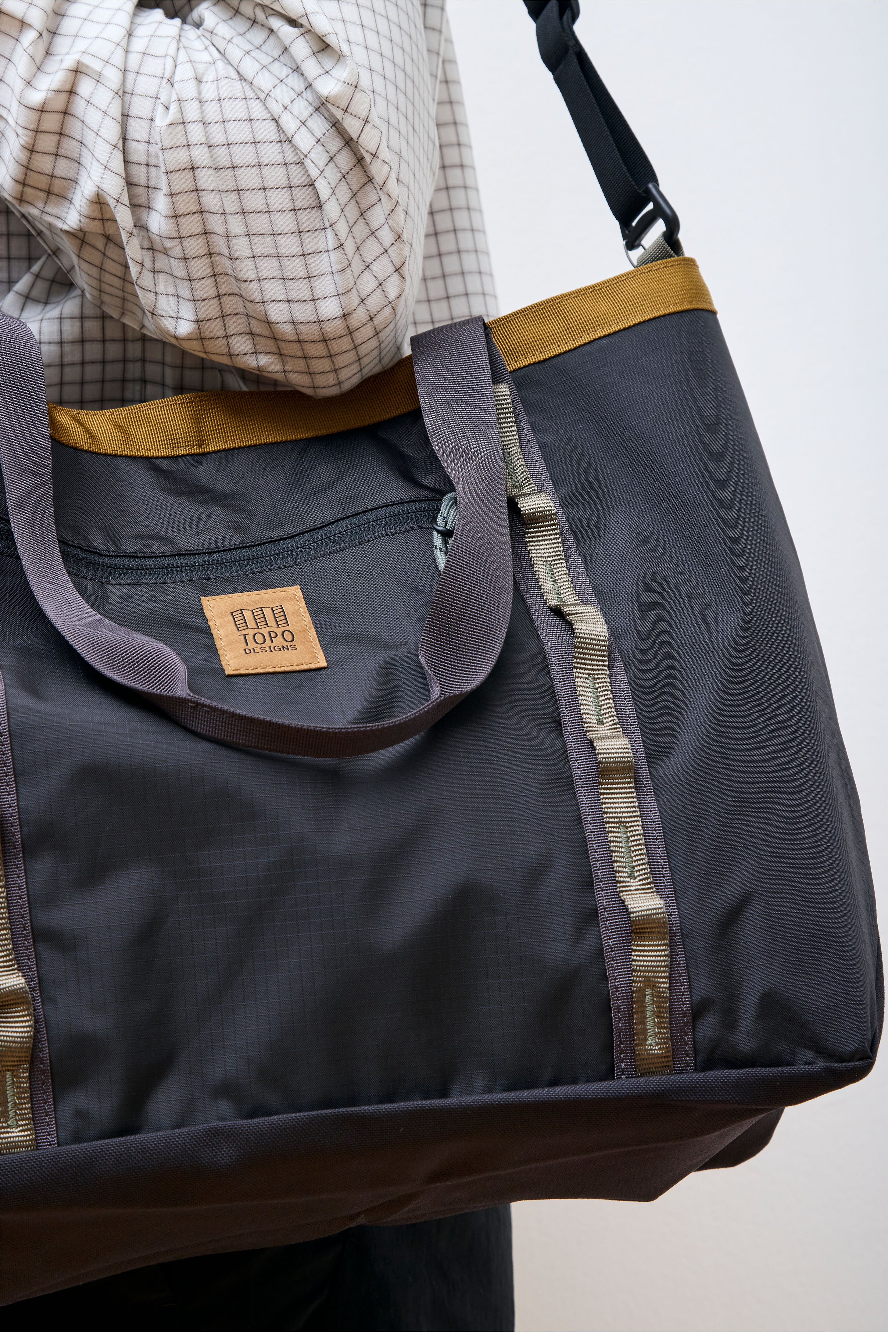 Mountain Utility Tote Black/Neutral - Image 3