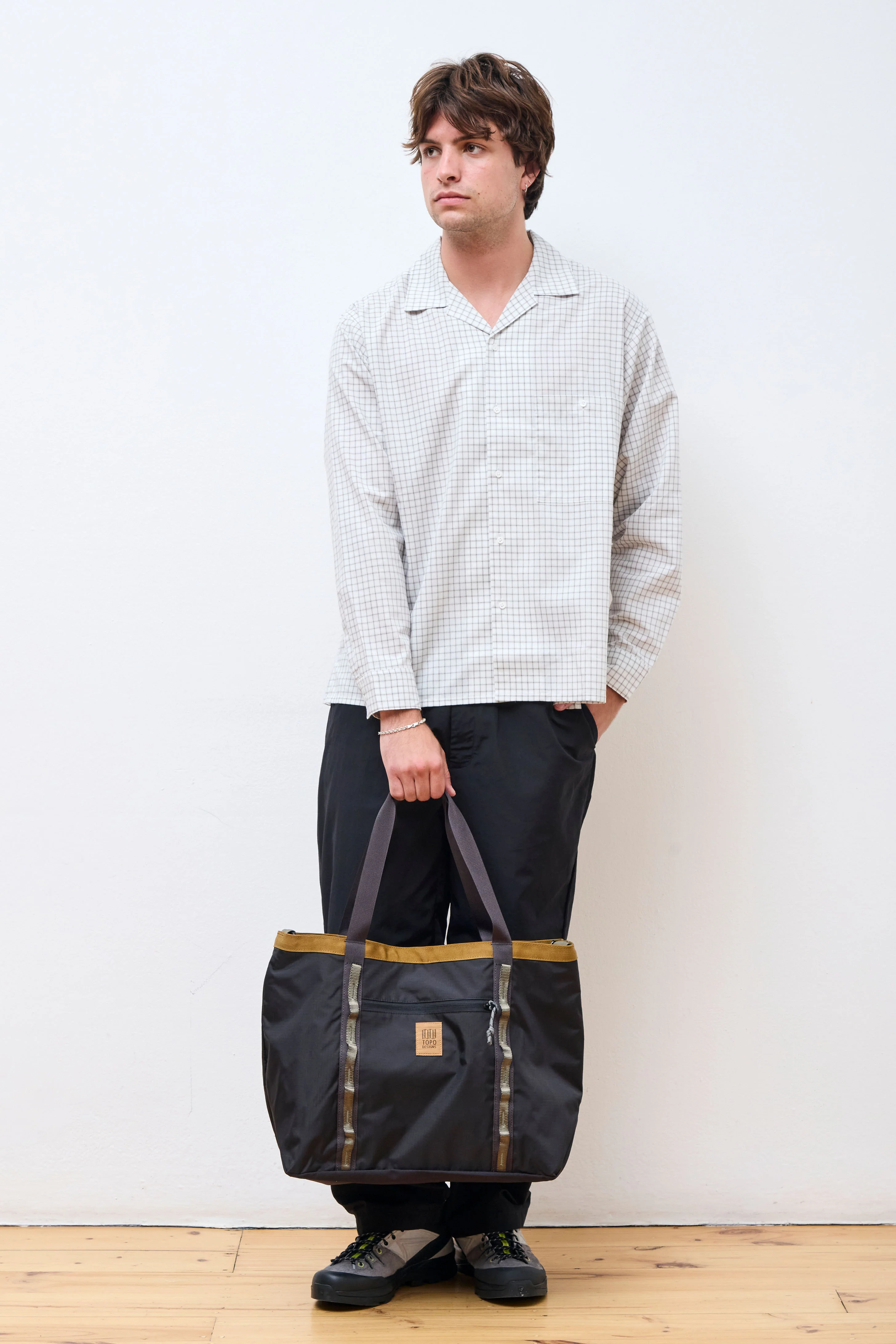 Mountain Utility Tote Black/Neutral - Image 5