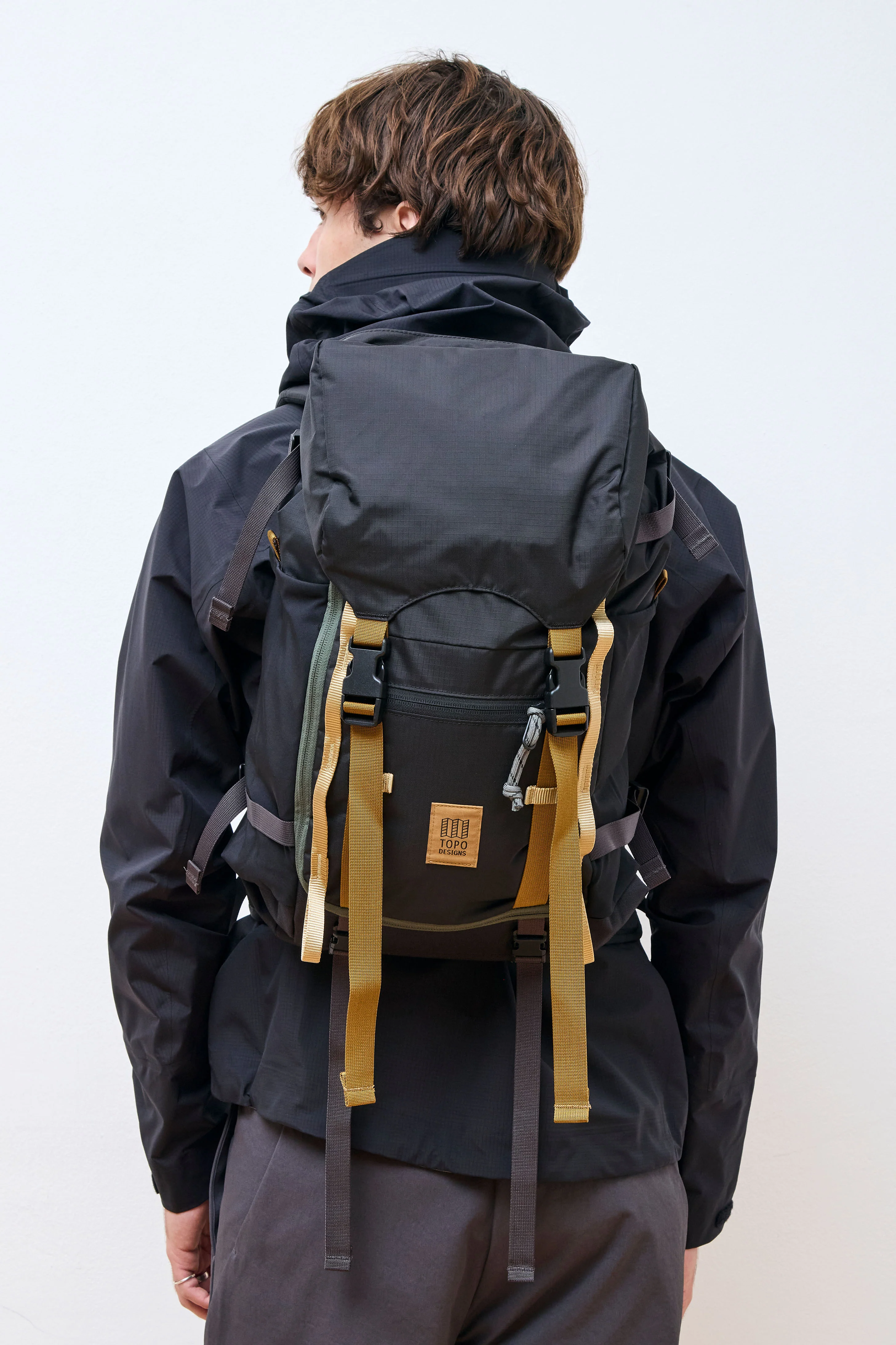 Rover Trail Pack 24L Black/Neutral - Image 2