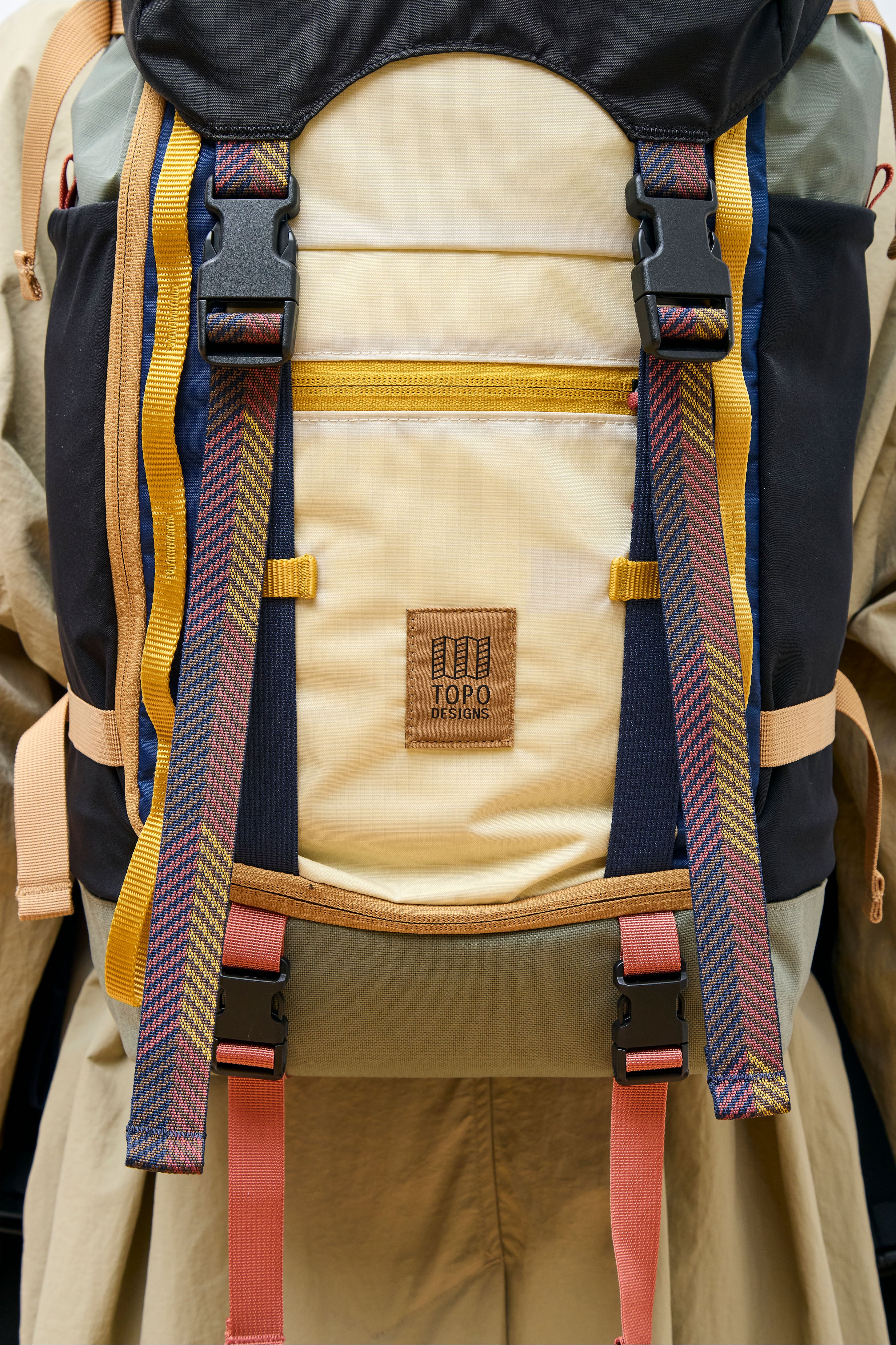 Rover Trail Pack 24L Bone White/Beetle - Image 3
