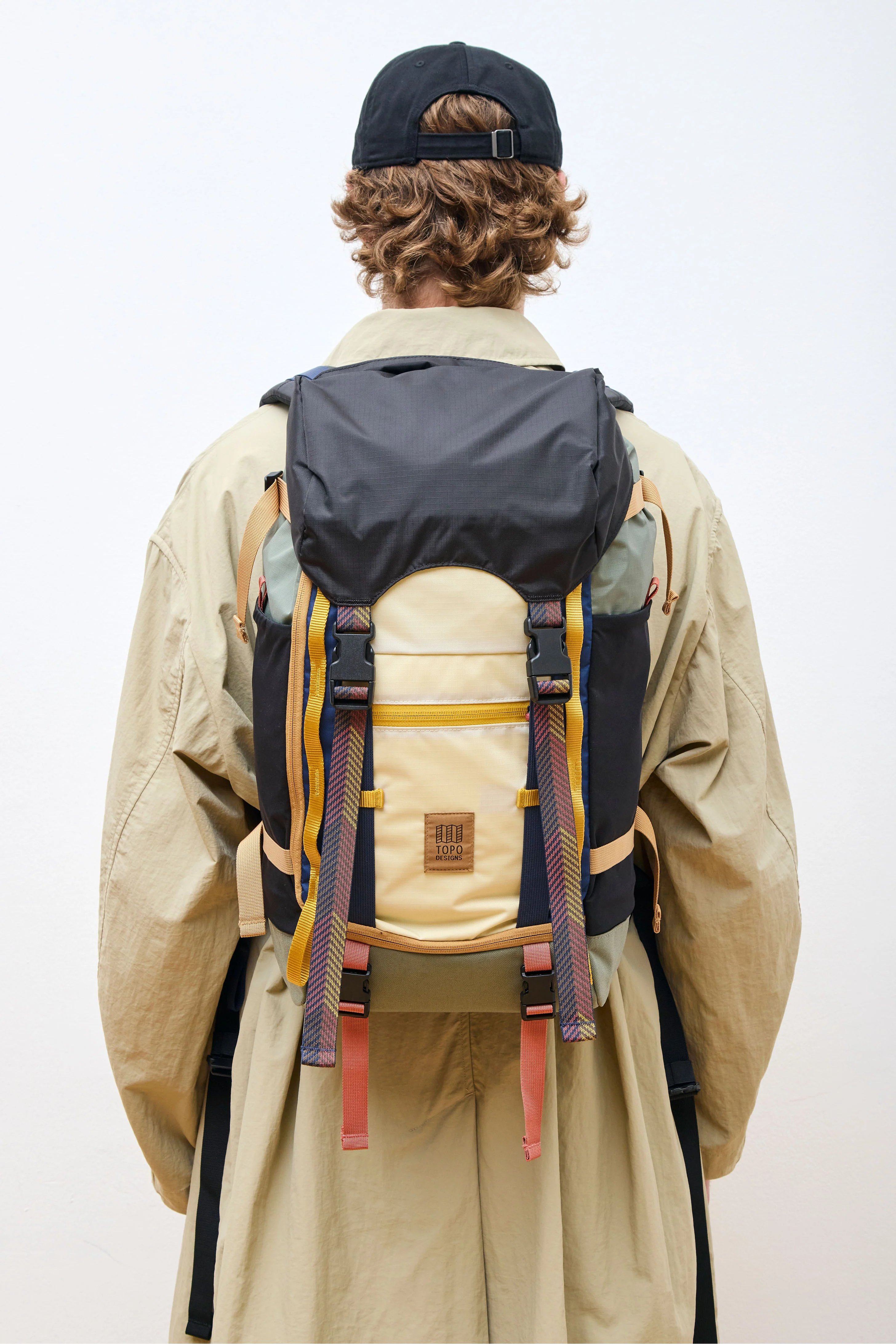 Rover Trail Pack 24L Bone White/Beetle - Image 5